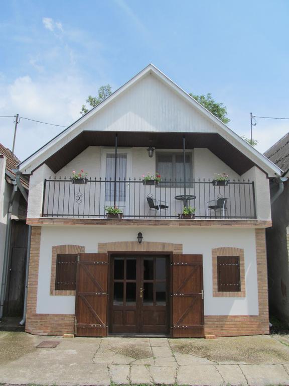 Berger Pince Es Vendeghaz Otel Csaszartoltes Dış mekan fotoğraf